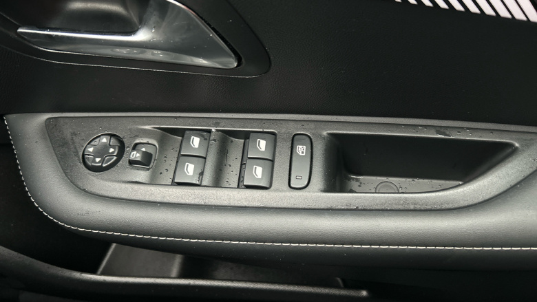 Peugeot 208 1.2 PureTech 100 Allure 5dr Petrol Hatchback